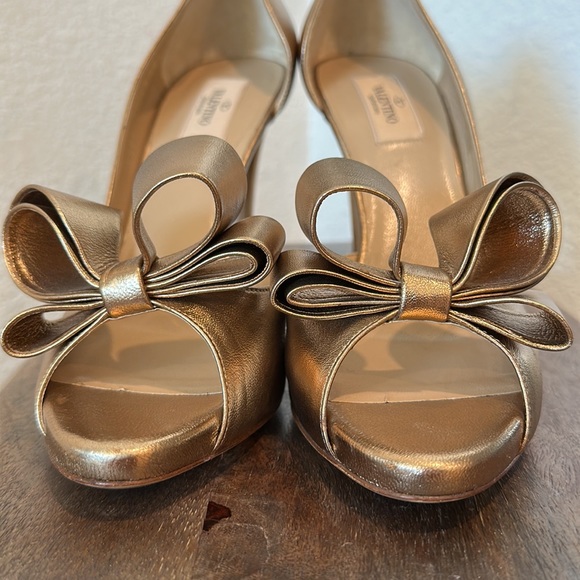 VALENTINO GARAVANI D'Orsay Bow Gold Metallic Open Toe Pumps Size 401/2 US 91/2 - Picture 6 of 13